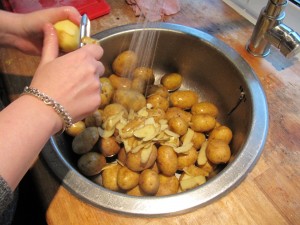 1 skræl kartofler