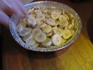 13 Hæld bananskiver i formen