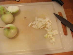 14 Løg skæres i tern