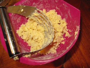 15 Brug pastry cutter og skær det hele sammen