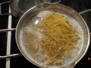 18 kog pastaen al dente i kyllingevandet