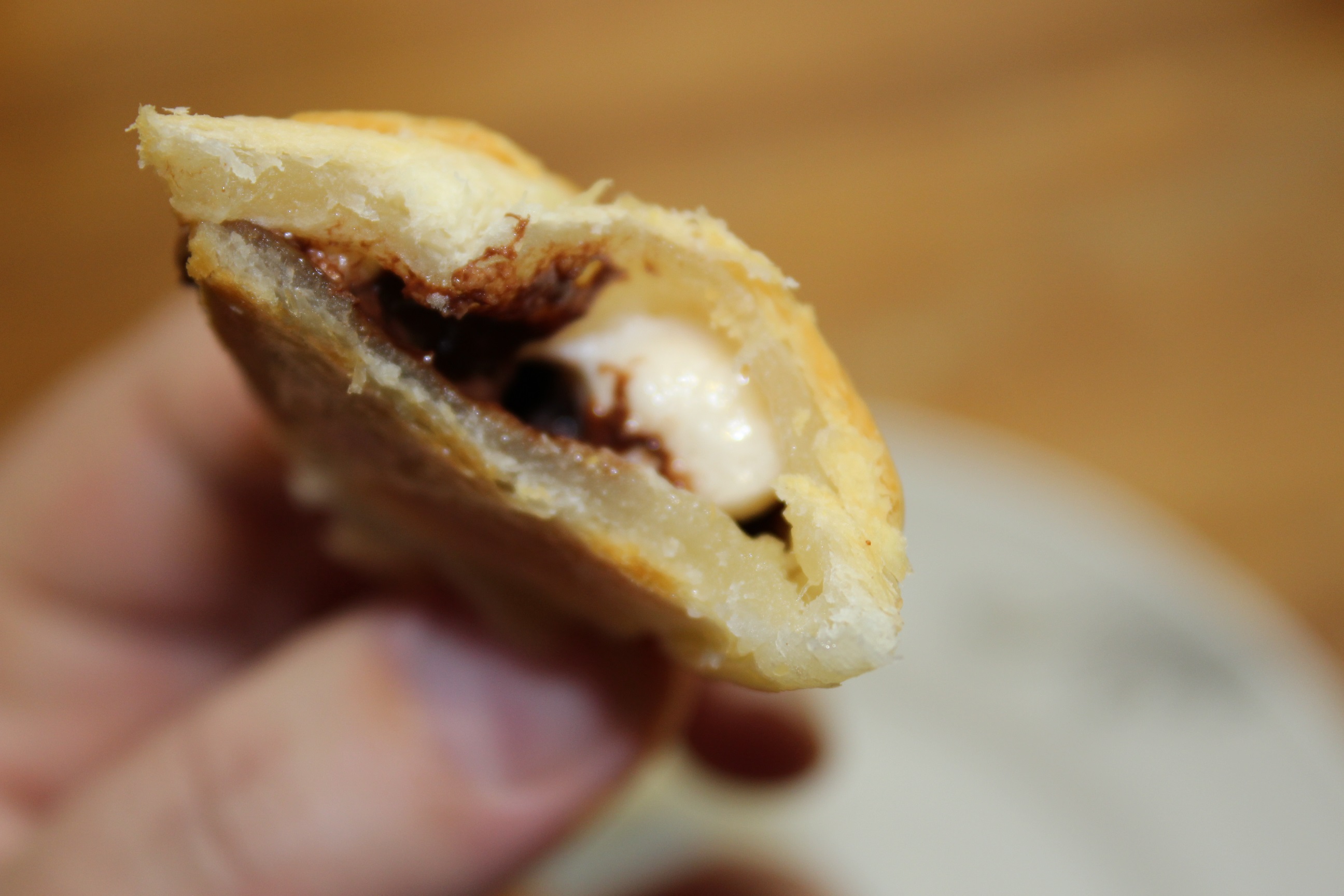 Croissant med chokolade og skumfiduser