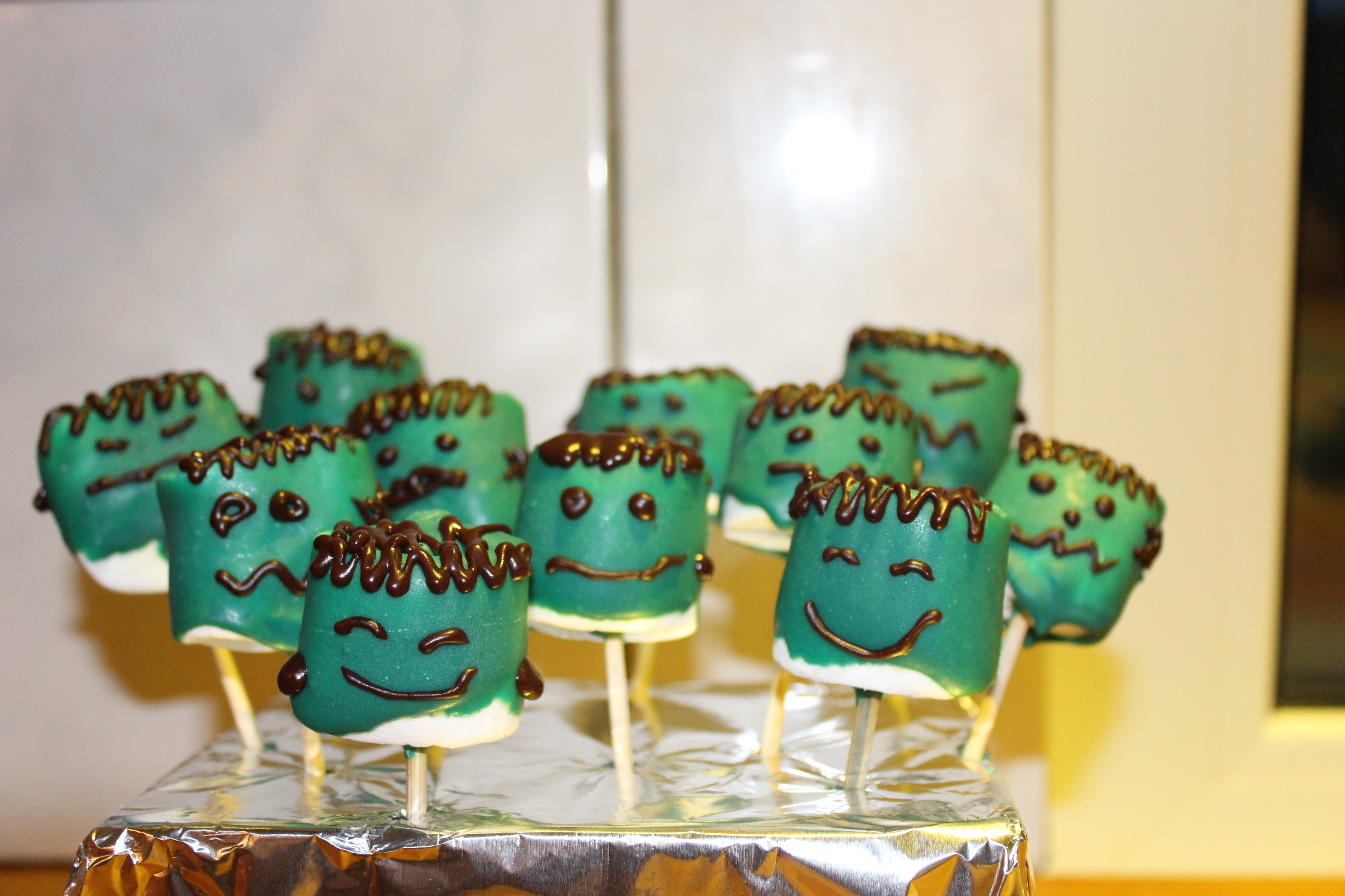 Frankenstein marshmallow pops