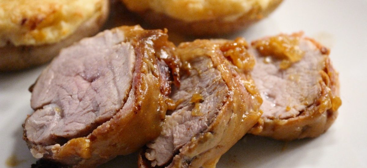 Glaseret baconsvøbt svinemørbrad