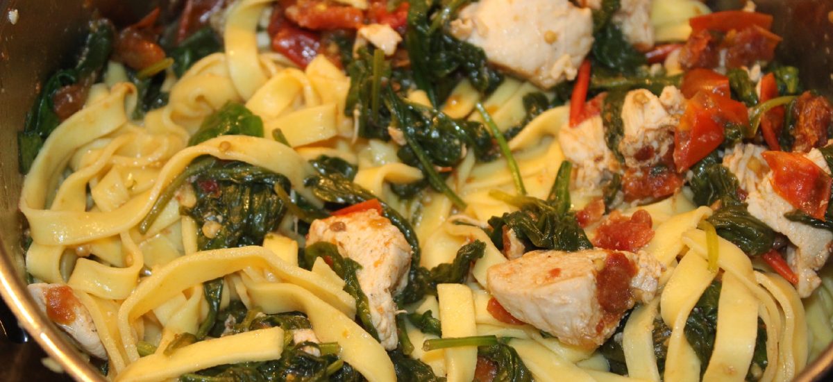 Pasta med kylling og spinat
