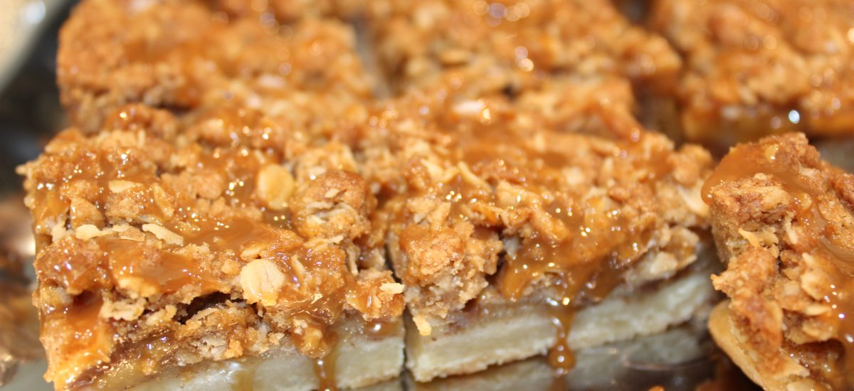 Caramel-apple pie bar